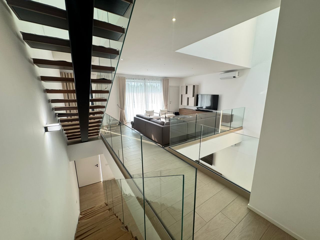 Modern 4 bedroom townhouse