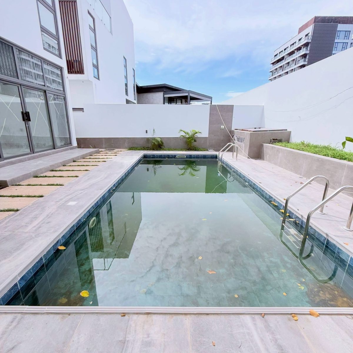 EXCLUSIVE LUXURY RESIDENCE FOR RENT | CANTONMENTS, ACCRA