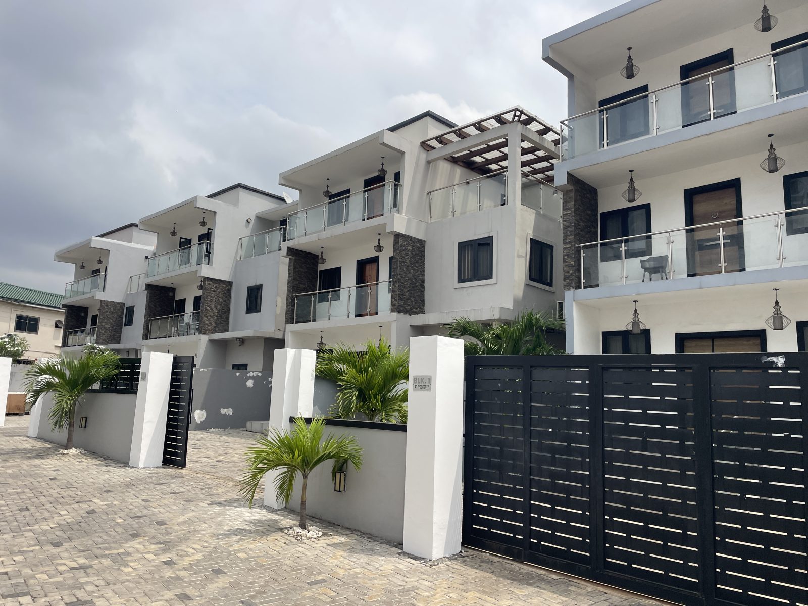 LUXURY FULLY FURNISHED 4-BEDROOM HOUSE FOR RENT – LABONE