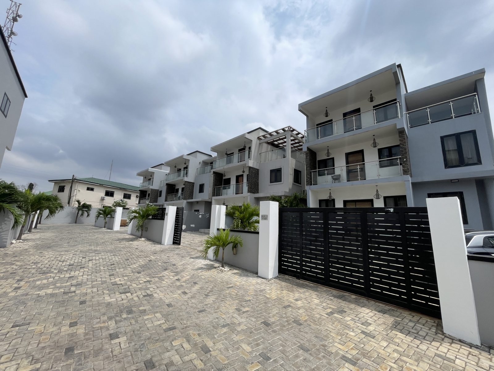 LUXURY FULLY FURNISHED 4-BEDROOM HOUSE FOR RENT – LABONE