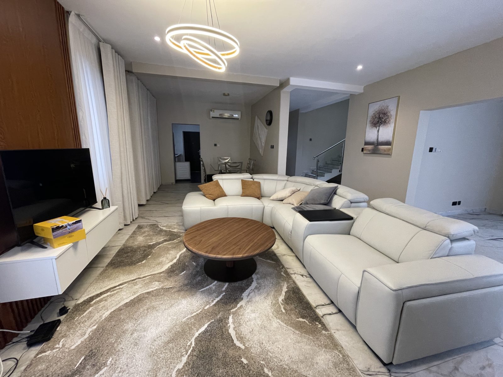 LUXURY FULLY FURNISHED 4-BEDROOM HOUSE FOR RENT – LABONE
